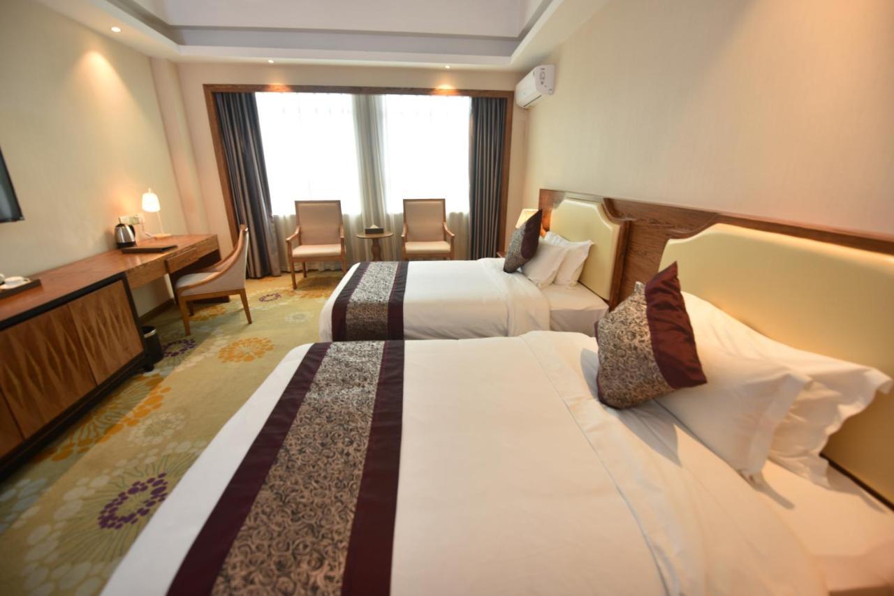 Hong Van Grand Hotel Mong Cai Exterior foto