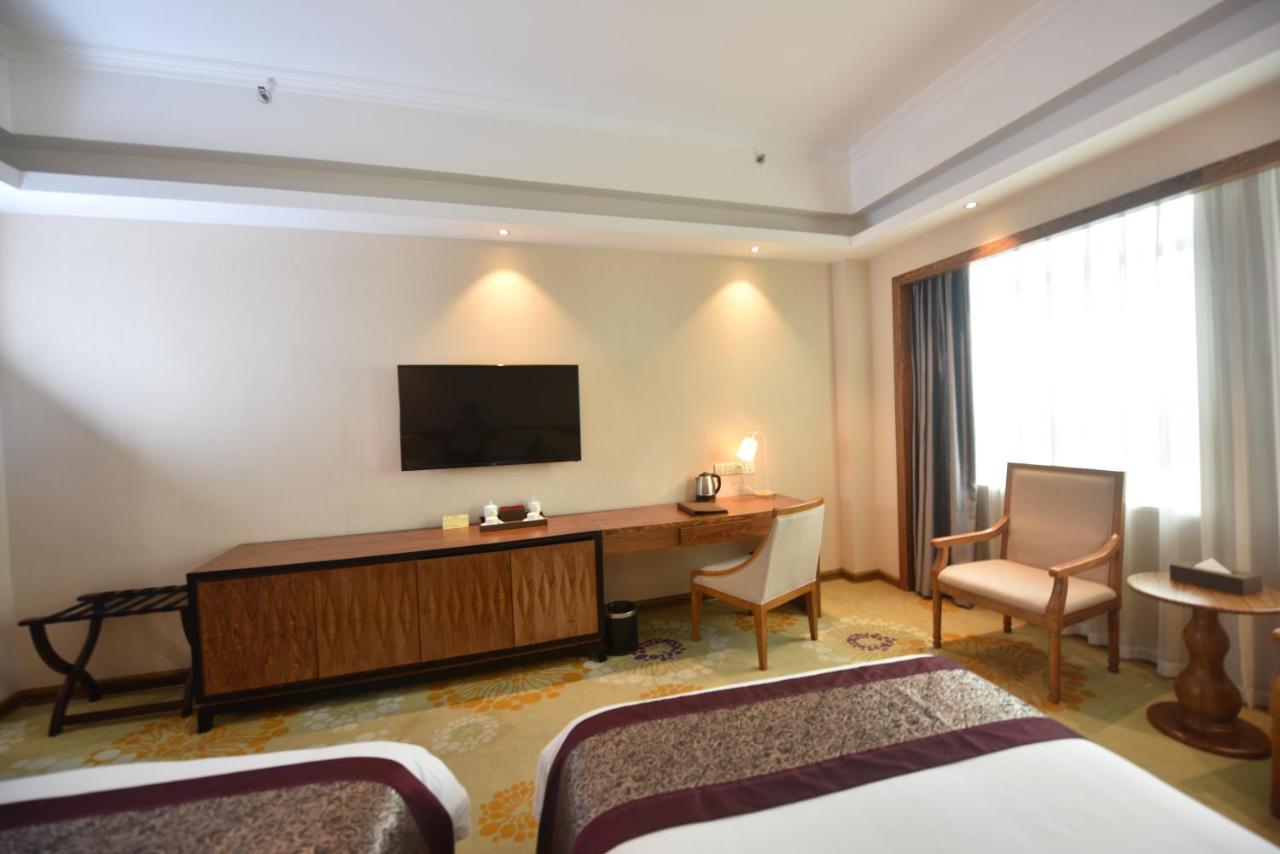 Hong Van Grand Hotel Mong Cai Exterior foto