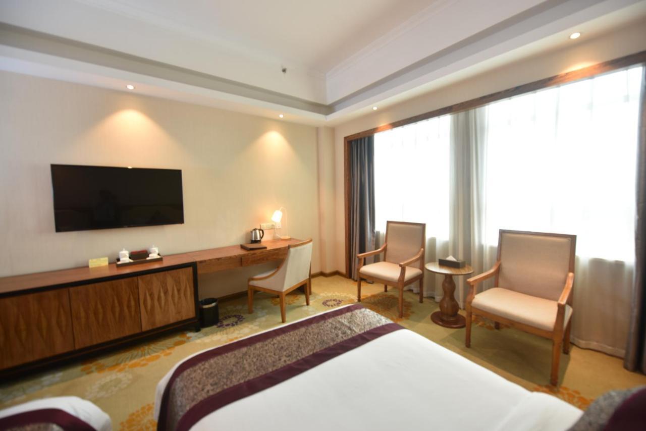 Hong Van Grand Hotel Mong Cai Exterior foto